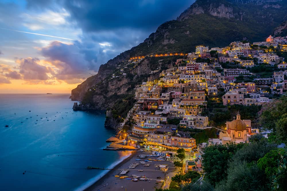 Imagine preluată de pe Capri.compania